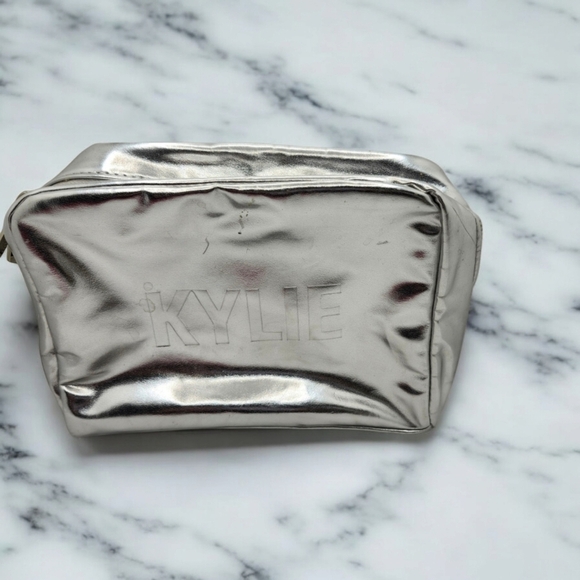 NIB Bundle Kylie Cosmetics 4 Lipstick Bundle-Free Kylie Bag - Picture 3 of 6